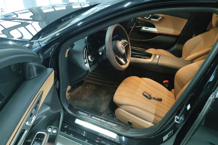 Used Mercedes-Benz E-Class New Energy 2024 E 350 e L Plug-in Hybrid Sedan
