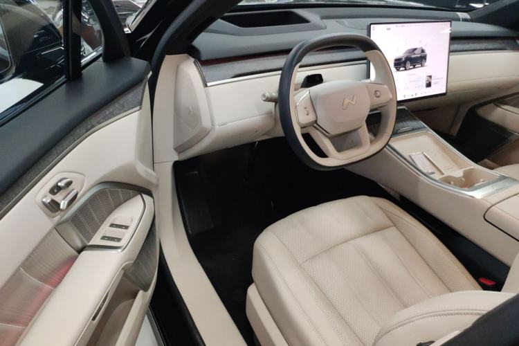 Used ONVO Luxeed L90 2025 Model—Ultra Six-Seater Version
