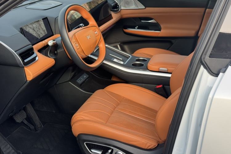 Used XPeng G9 2025 625 Long-Range Max Interior 7