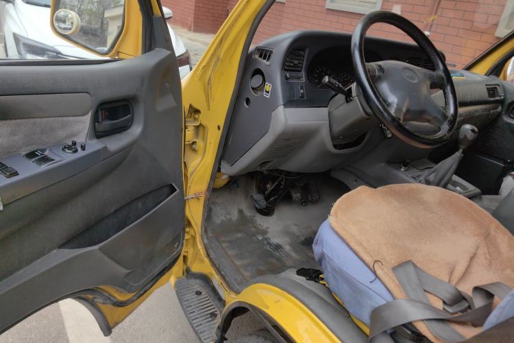 Used Jinbei Hiace 2011 2.0L 5th Generation Power King Deluxe Version 4G20D4B Driver Seat