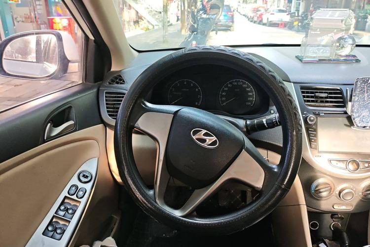 Used Hyundai Verna (older generation) 2016 1.4L Manual Smart GLS Trim