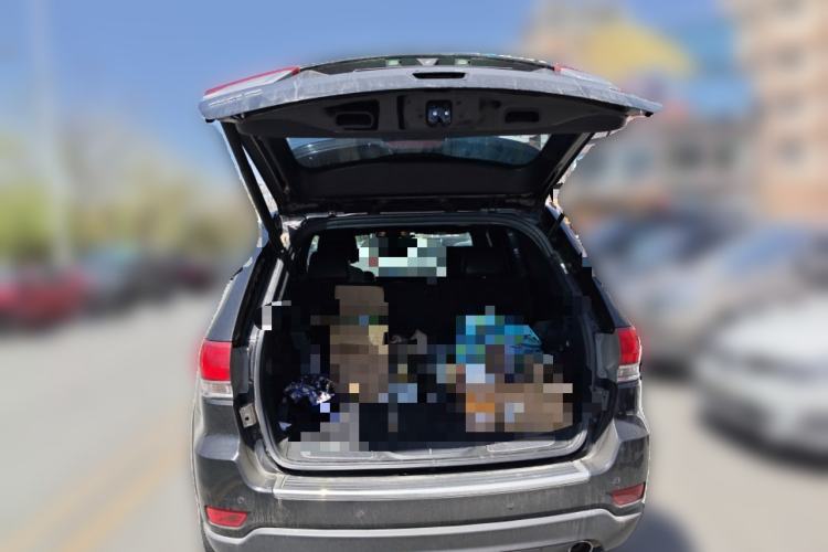 Used Jeep Grand Cherokee 2016 3.0L Elite Navigation Edition Trunk