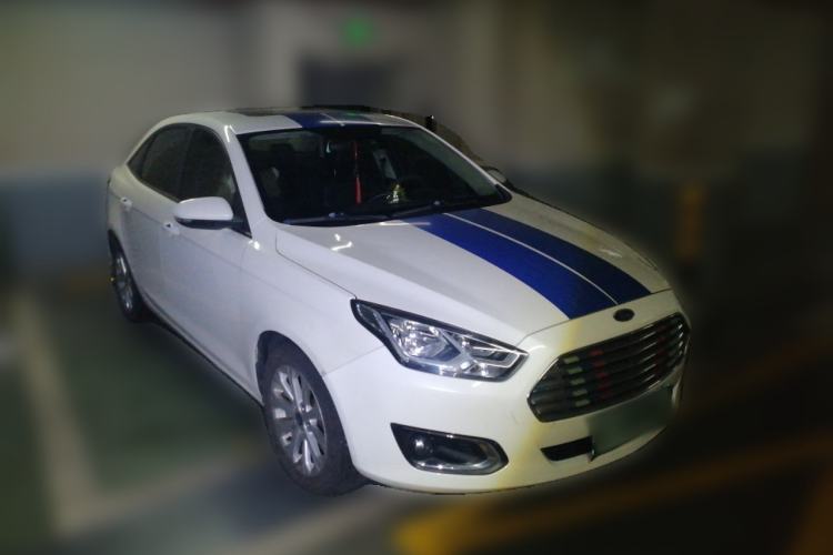 Used Ford Escort 2015 1.5L Automatic Fashion Model Front Right 45 Deg