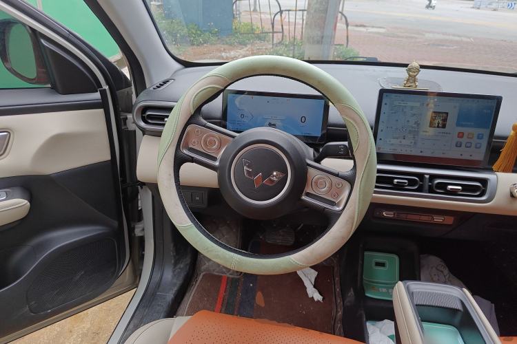 Used Wuling Bingo PLUS 2024 330 km Range Five-Seater Version
