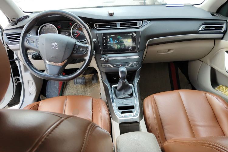 Used Peugeot 408 2014 1.8L Automatic Luxury Edition Center Console