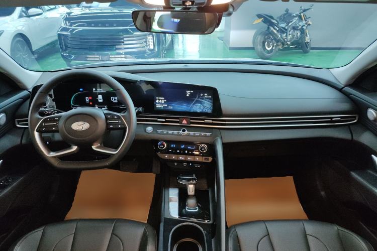 Used Hyundai Elantra 2023 1.5L CVT LUX Prestige Edition
