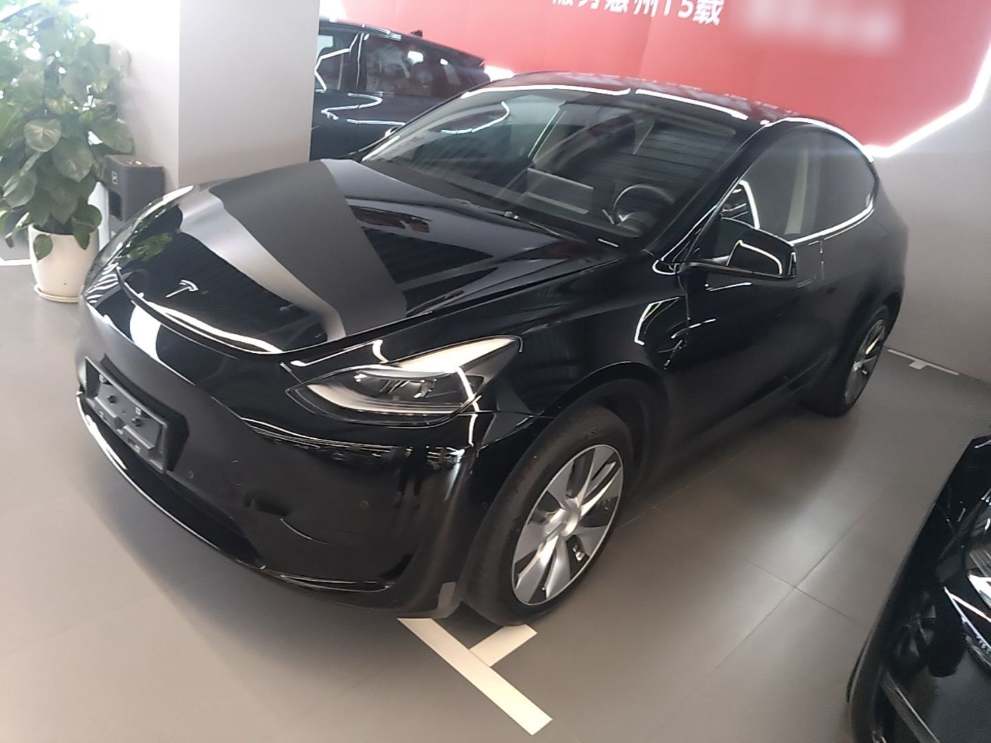 Unter der Vorderseite des Autos