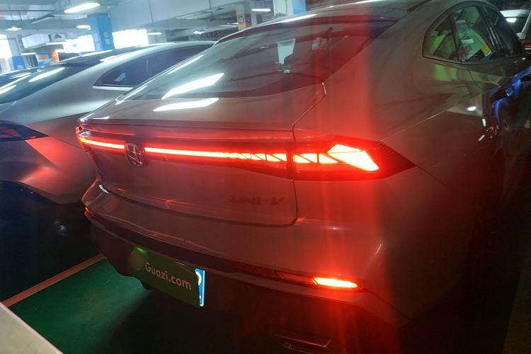 Used CHANGAN UNI-V 2024 1.5T Smart Navigation Version Exterior 4