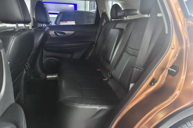 Used Nissan X-Trail 2015 2.0L CVT Comfort MAX Edition 2WD
