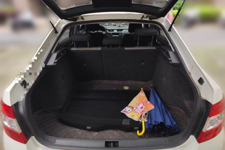 Used Skoda Octavia 2017 Classic Model 1.6L Manual Comfort Edition Trunk