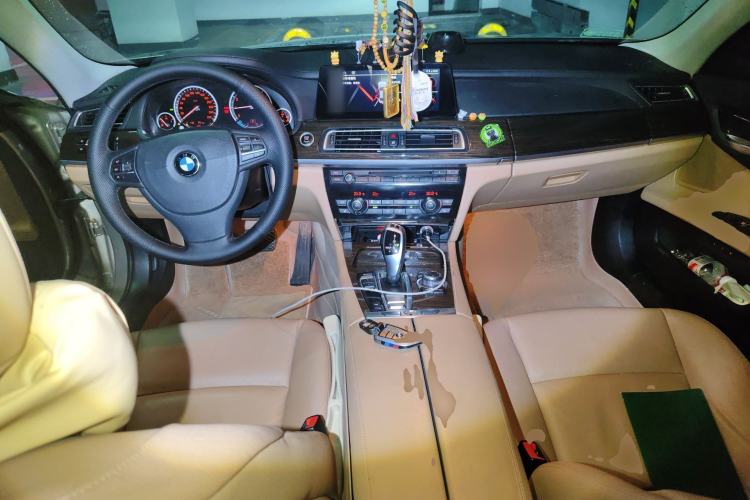 Used BMW 7 Series 2011 730Li Elegant Model Center Console