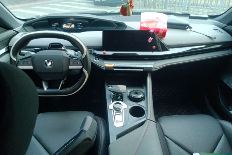 Used CHANGAN UNI-V 2022 1.5T Prestige Version Center Console