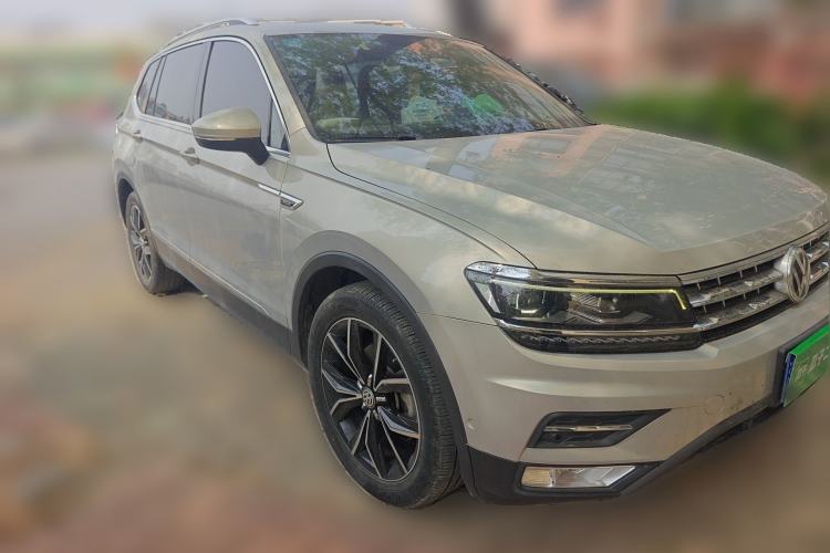 Used Volkswagen Tiguan L 2017 380TSI Automatic All-Wheel-Drive Flagship Edition Front Right 45 Deg