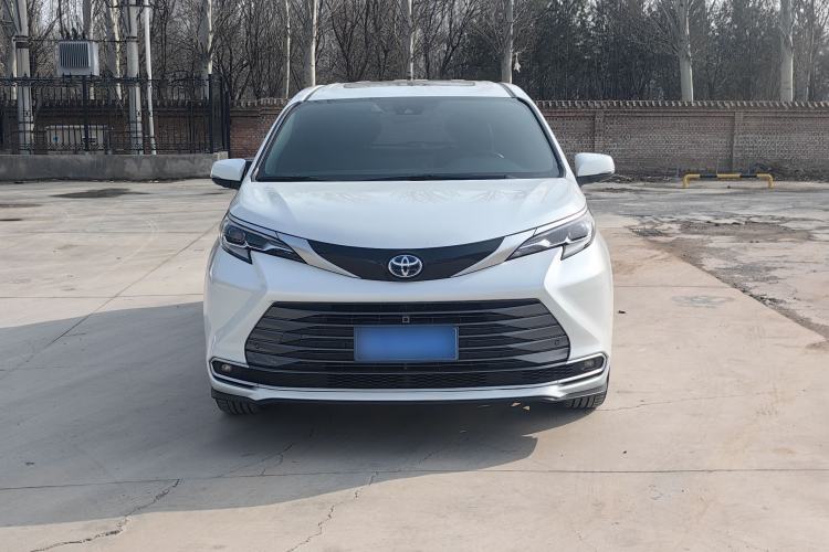 Used Toyota Sienna 2023 2.5L Hybrid Deluxe Edition
