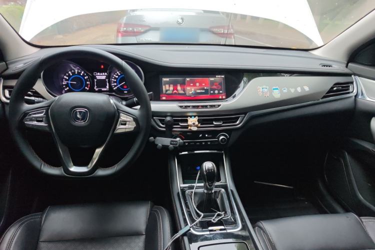 Used CHANGAN Eado 2019 High-Energy Edition 1.6L GDI Manual Pioneer Model China VI Standard Center Console