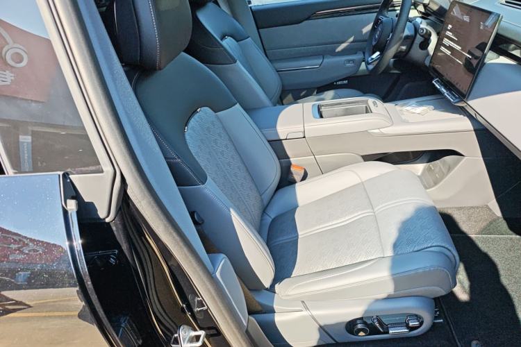 Used Zeekr 7X 2025 100 kWh Long-Range Rear-Wheel Drive with Intelligent Driving Features