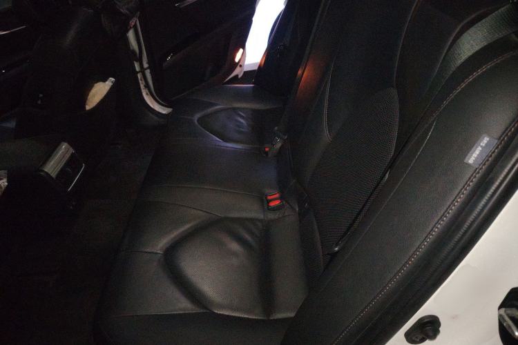 Used Toyota Camry 2019 Dual-Engine 2.5 HG Luxury Edition China VI Standard Left Rear Seat