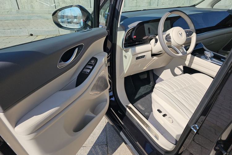 Used VOYAH Dream 2024 PHEV Ultra-Long Range Flagship Edition