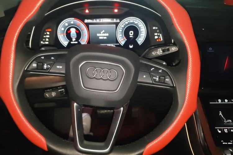 Used Audi Q8 2023 55 TFSI Luxury Dynamic Edition Steering Wheel