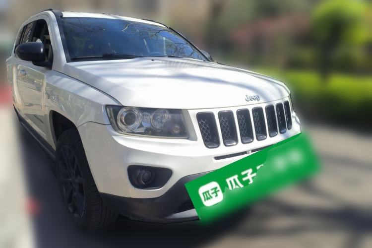 Used Jeep Compass 2013 2.0L Two-Wheel Drive Black Luxury Edition