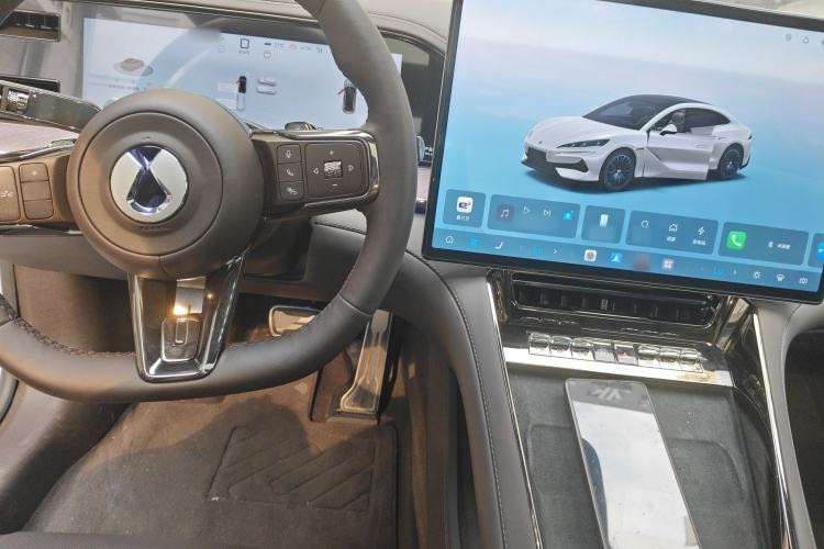 Used Denza Z9 2024 1100 km All-Wheel-Drive Ultra Version Center Console