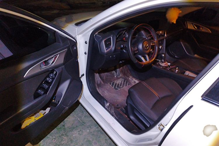 Used Mazda 3 Axela 2019 Cloud-Controlled Sedan 1.5L Automatic Luxury Model China VI Standard
