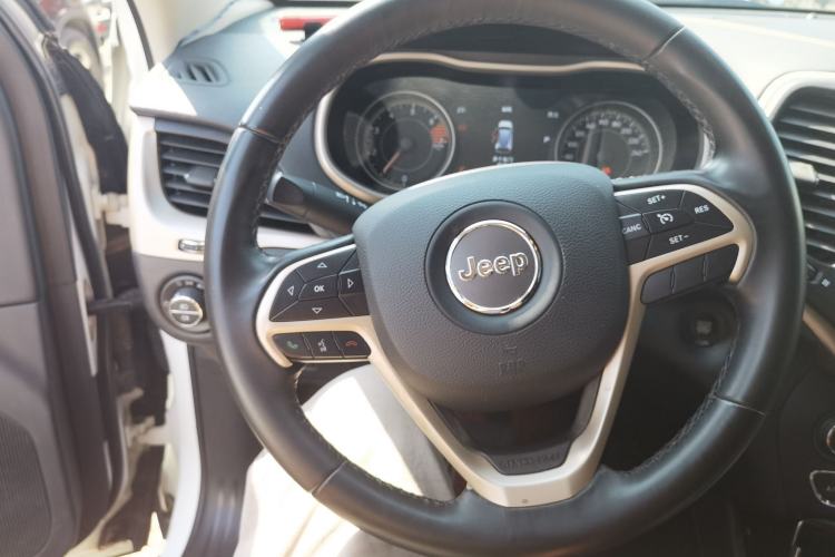 Used Jeep Cherokee 2017 2.0L Superior Edition