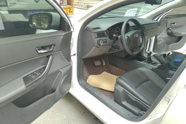 Used Qoros 3 2018 Sedan 1.6L Automatic Leading Model Driver Seat