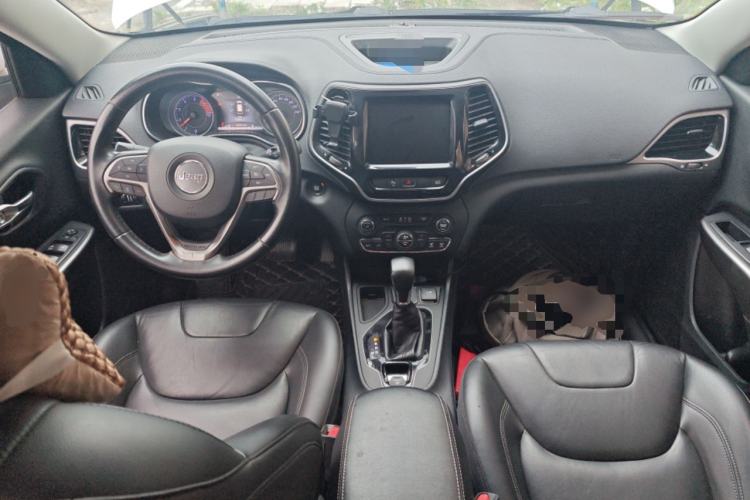 Used Jeep Cherokee 2019 2.0T 2WD Enjoyment Edition China V Center Console