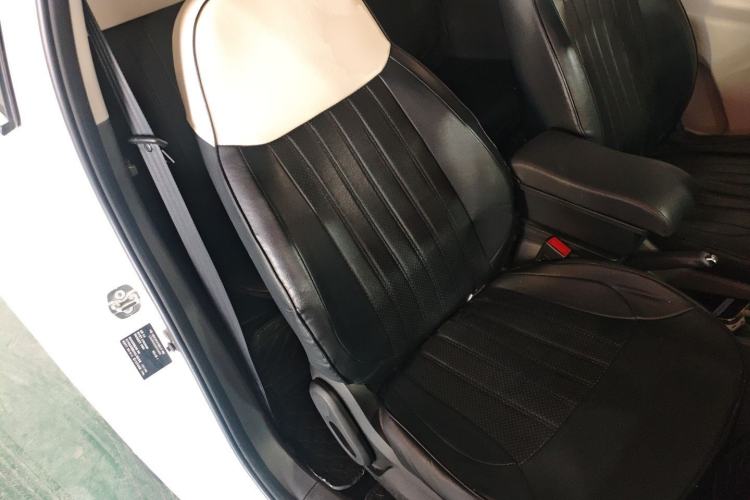 Used CHANGAN NEVO Lumin 2022 155 km – Refreshingly Sweet Edition Right Front Seat