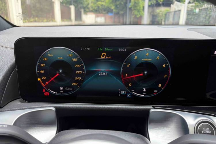 Used Mercedes-Benz GLB 2022 Second Facelift GLB 200 Dynamic Edition Interior 4