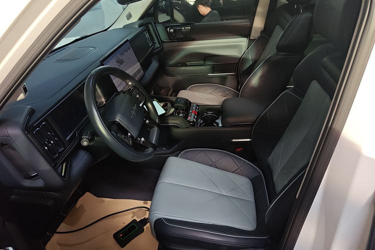 Used Formula Leopard 5 2023 Explore Edition