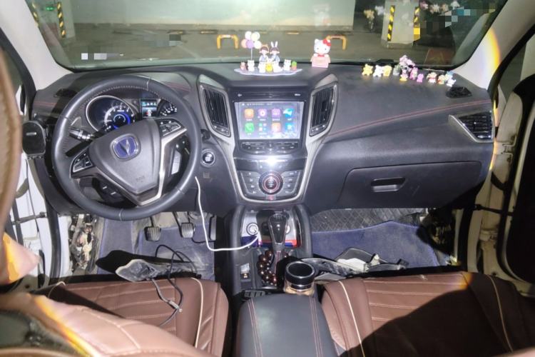 Used CHANGAN CS75 2017 Shangku Edition 1.5T Manual ZhiXiang Model Center Console