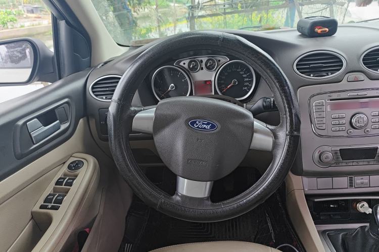 Used Ford Focus 2013 Hatchback Classic 1.8L Manual Fashion Edition
