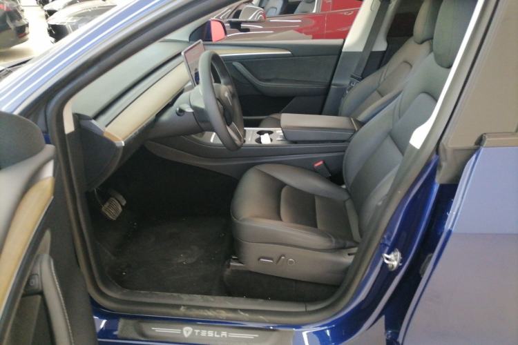 Used Tesla Model Y 2021 Long-Range All-Wheel-Drive Version 3D7