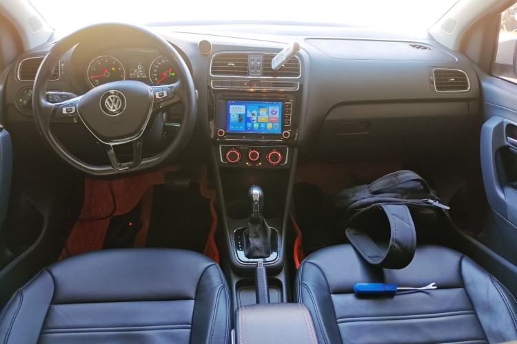 Used Volkswagen Polo 2016 1.6L Automatic Comfort Model Center Console