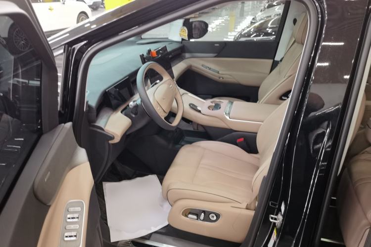 Used XPeng X9 2025 650 Long-Range Max Left Front Seat