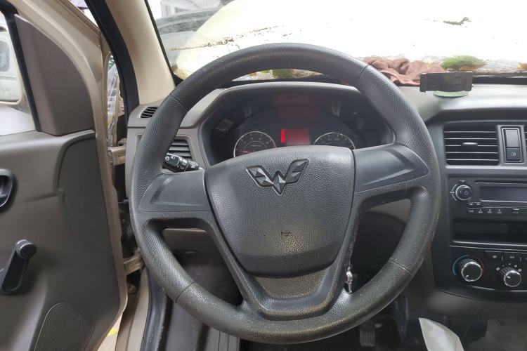 Used Wuling Rongguang 2014 1.2L S Base Model
