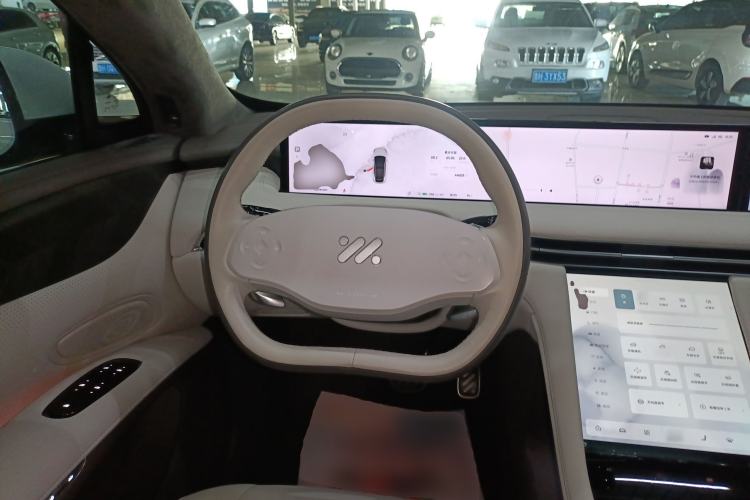 Used IM LS7 2023 100kWh Lux All-Wheel-Drive Version