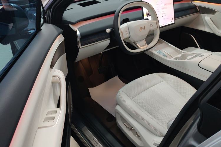 Used ONVO L60 2024 60 kWh Rear-Drive Version