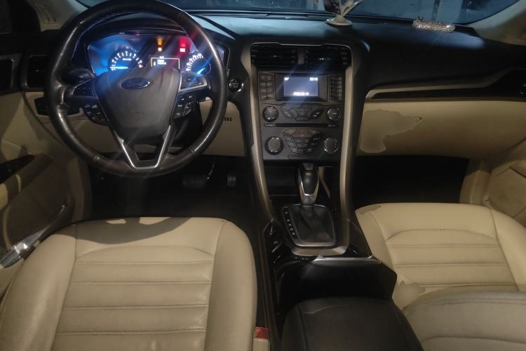 Used Ford Mondeo 2013 2.0L GTDi 200 Fashion Edition Center Console