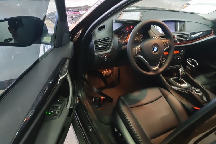 Used BMW X1 2015 sDrive18i Fashion Upgrade Edition Driver Seat