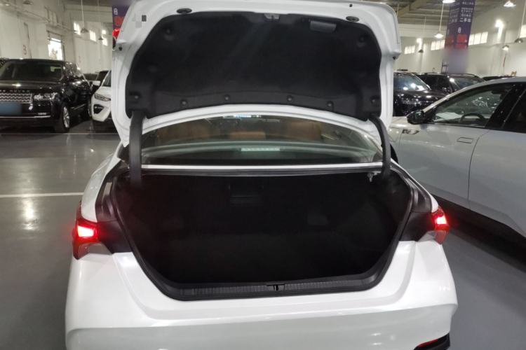 Used Toyota Avalon 2019 Dual-Engine 2.5L Limited Flagship Edition China VI Standard