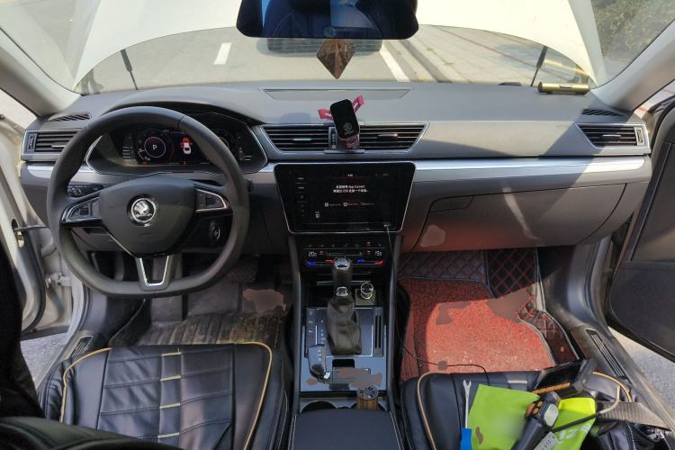 Used Skoda Superb 2019 TSI280 DSG Comfort Edition Center Console