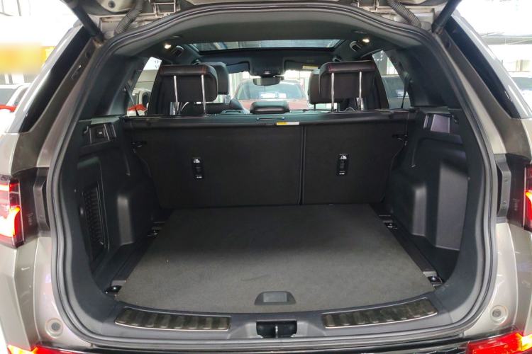 Used Land Rover Discovery Sport 2022 249 PS Metropolitan Edition 5 Seats Trunk