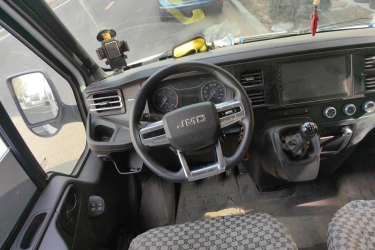 Used JMC Fushun 2023 2.0T Manual Short-Wheelbase Mid-Height Commercial Multi-Purpose 5-Seater Passenger Vehicle Steering Wheel