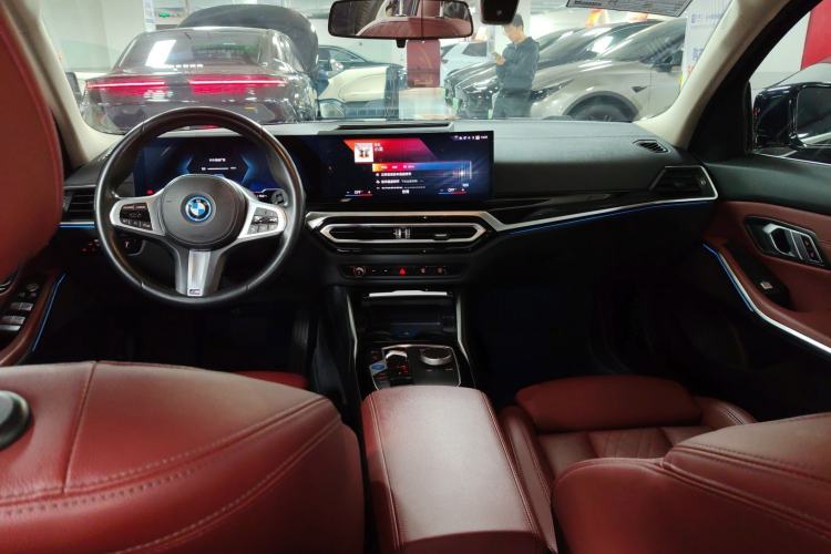 Used BMW i3 2022 eDrive 35 L Center Console