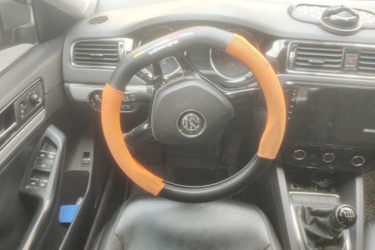 Used Volkswagen Sagitar 2015 230TSI Manual Comfort Version Steering Wheel