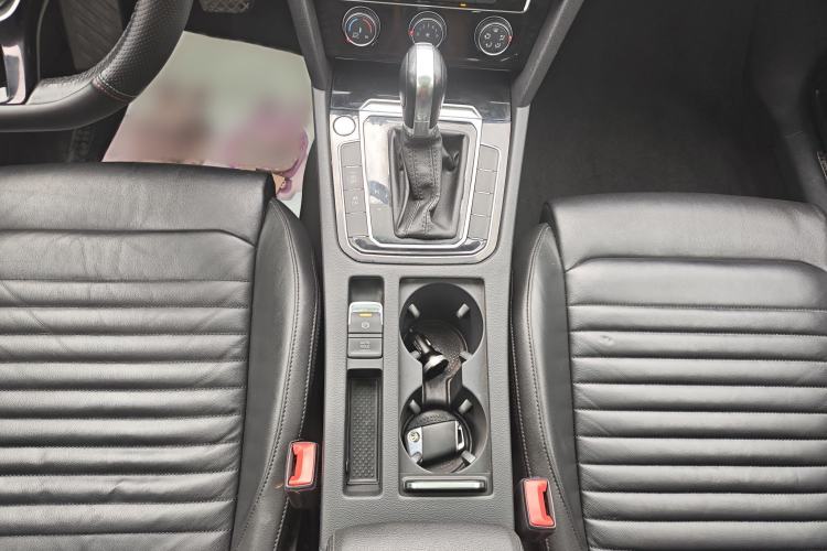 Used Volkswagen Magotan 2017 330TSI DSG Leading Model
