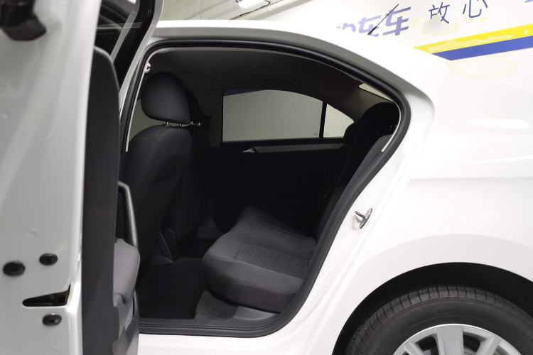 Used Volkswagen Jetta 2013 1.6L Manual Comfort Model